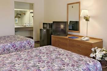Days Inn By Wyndham Ottawa Room photo